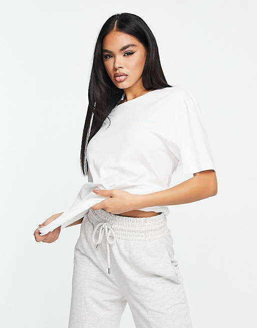

Белая футболка бойфренда с принтом на спине Columbia Mountain эксклюзивно на ASOS, Белый