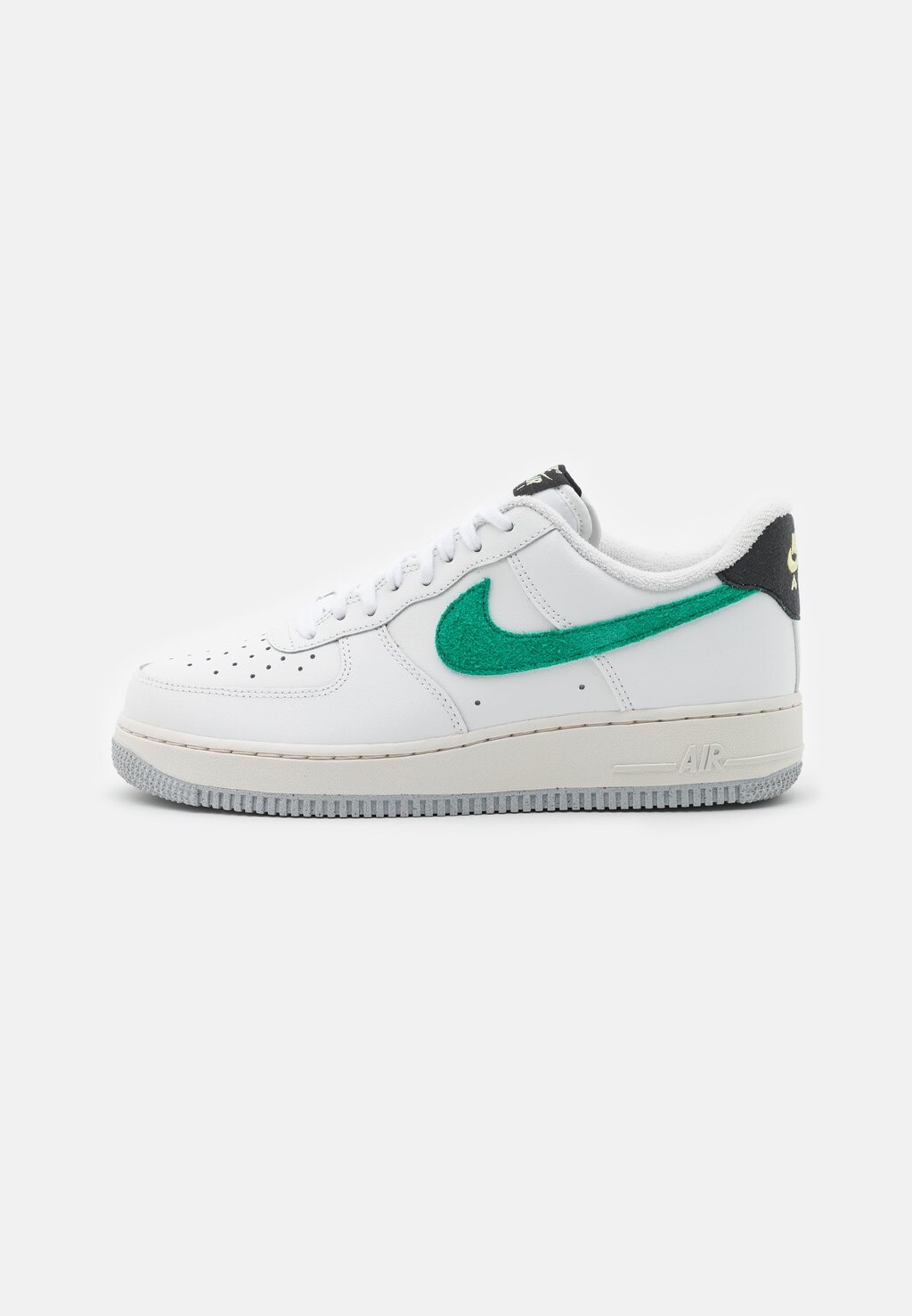 

Кроссовки Nike Air Force 1 07, саммит белый / малахитовый