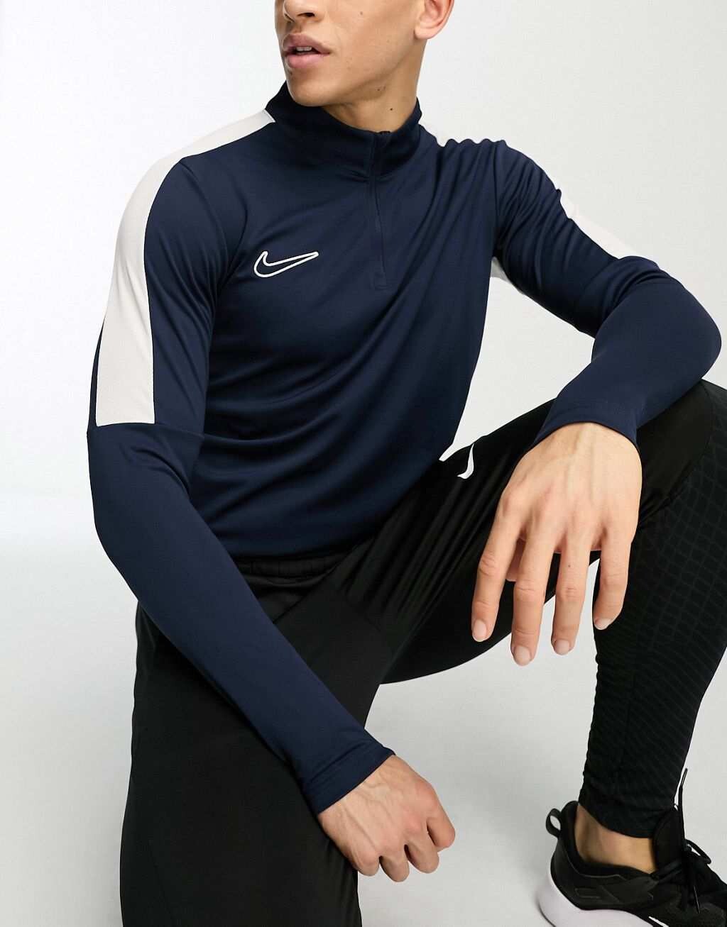 

Темно-синяя футболка со вставками и полумолнией Nike Football Academy Dri-FIT, Синий
