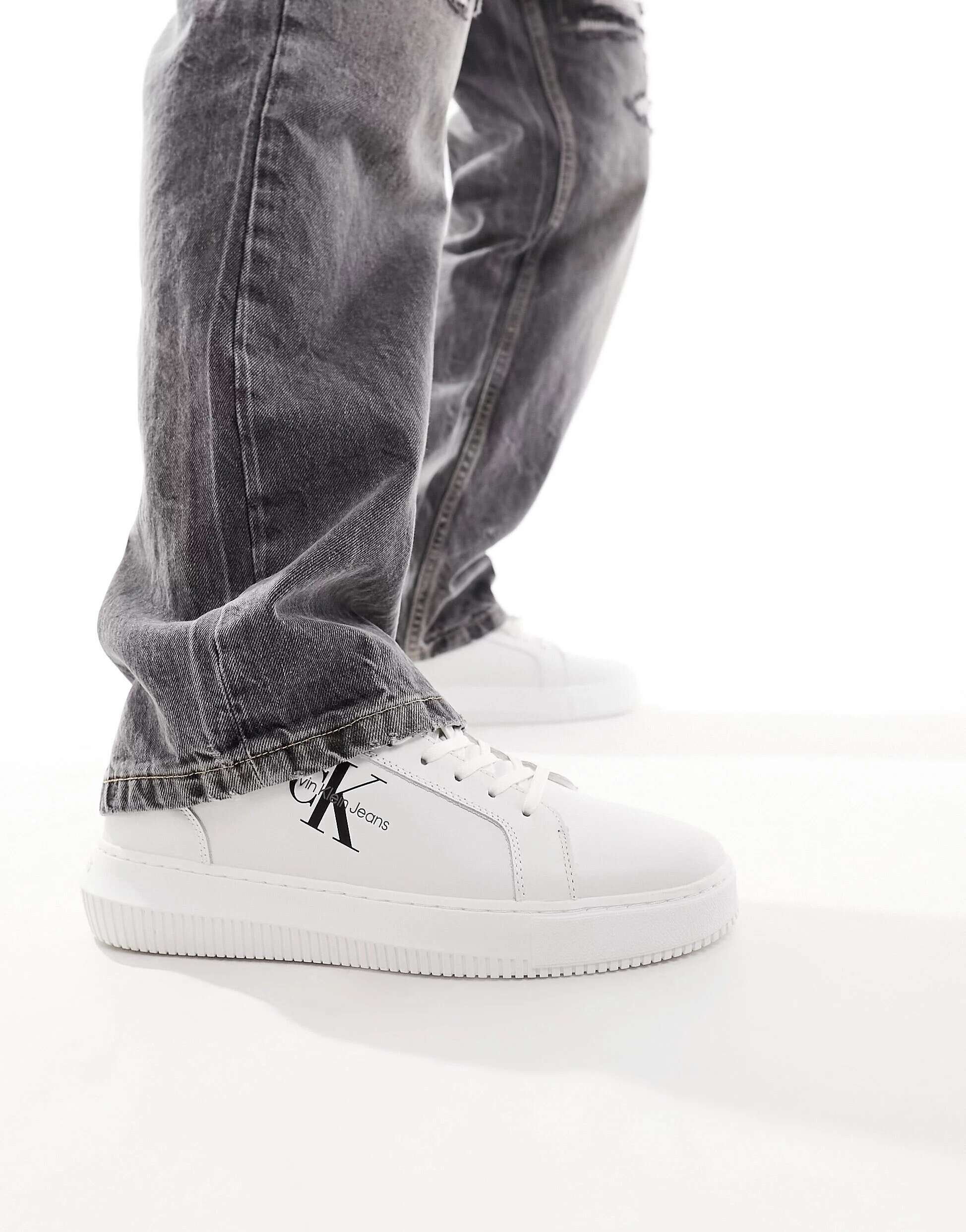 цена Белые кроссовки с монограммой и монограммой на шнуровке Calvin Klein Jeans