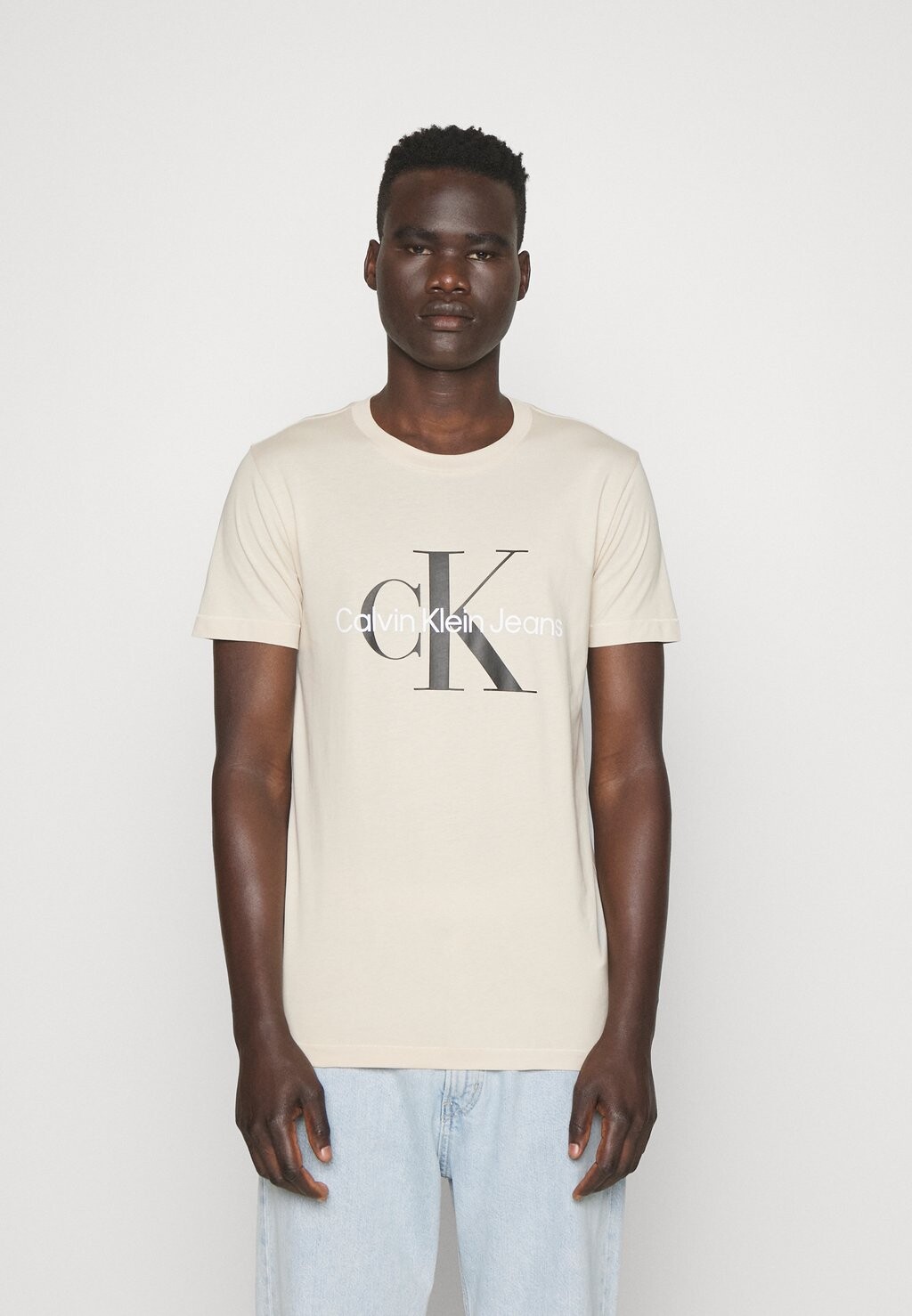 

Футболка с принтом Calvin Klein Jeans, бежевый