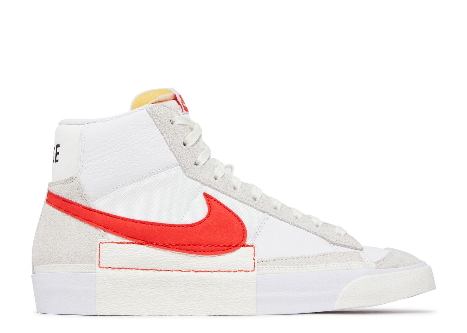 

Кроссовки Nike Blazer Mid '77 Pro Club 'Remastered', белый