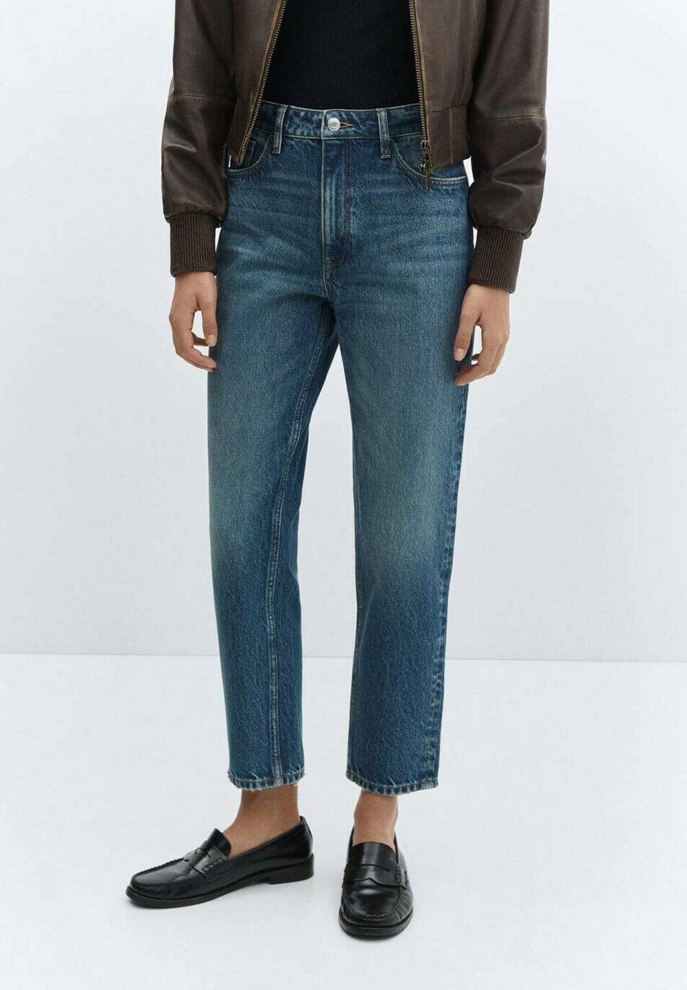 

Джинсы Tapered Fit Mom2000 Mango, цвет bleu foncé
