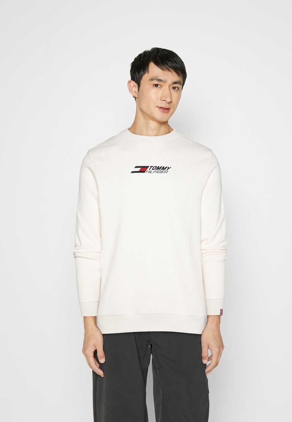 

Толстовка ESSENTIALS CREW Tommy Hilfiger, старинный белый