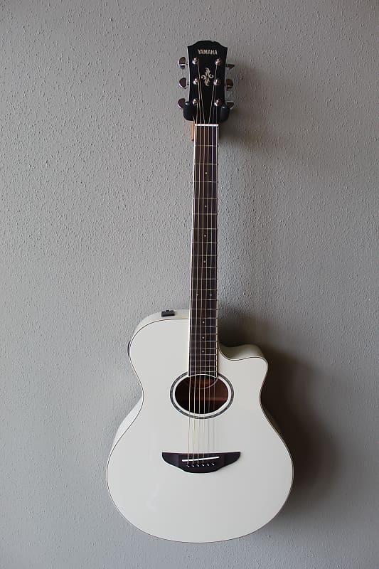 Акустическая гитара Brand New Yamaha APX600 Acoustic/Electric Guitar with Gig Bag - White цена и фото
