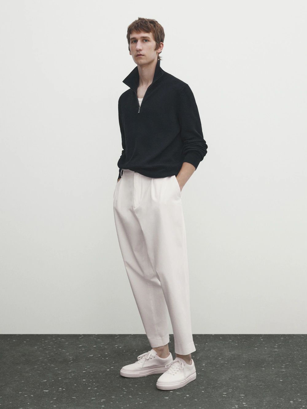 

Текстурный свитер с искусственным вырезом с молнией Massimo Dutti, черный