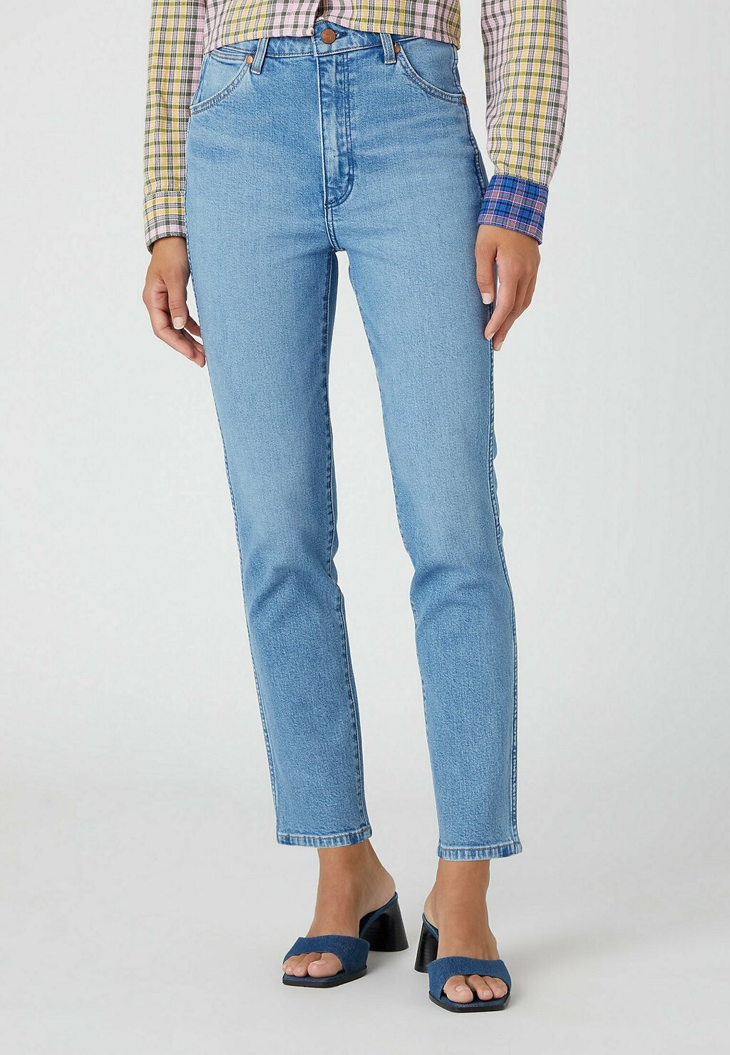 

Джинсы облегающего кроя Wrangler
