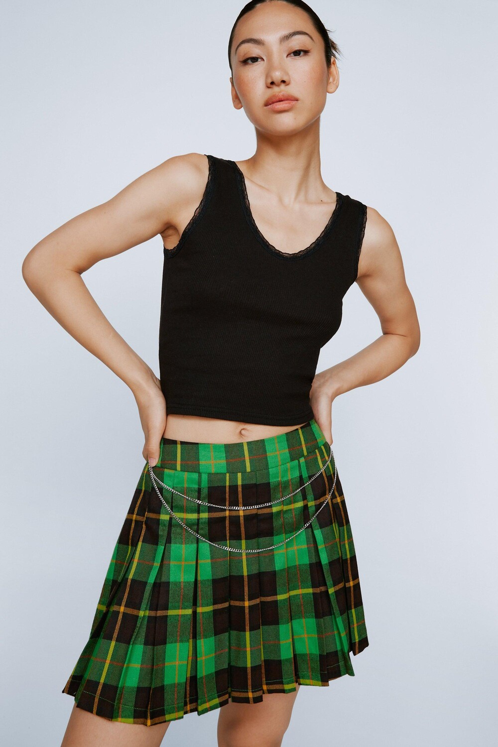 

Топ без рукавов с кружевной отделкой в ​​рубчик Nasty Gal, черный