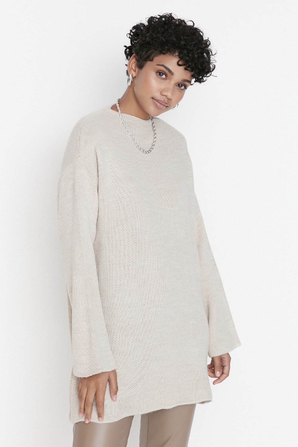 

Бежевый вязаный свитер без узора с круглым вырезом Trendyol Modest