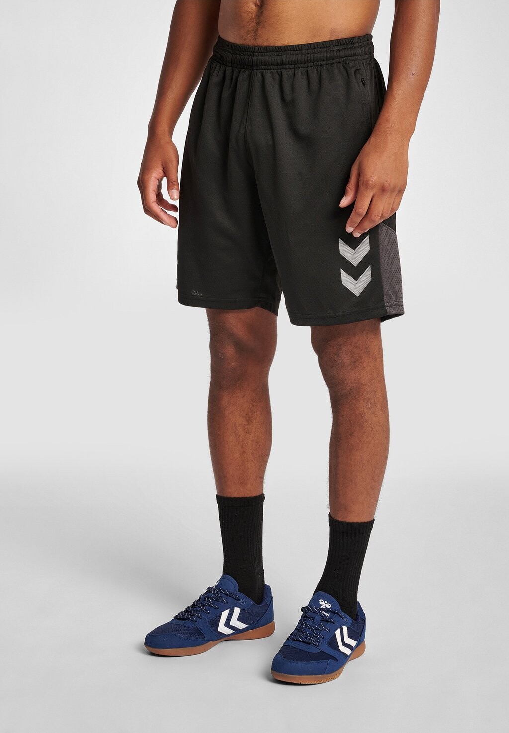 

Спортивные шорты Hummel