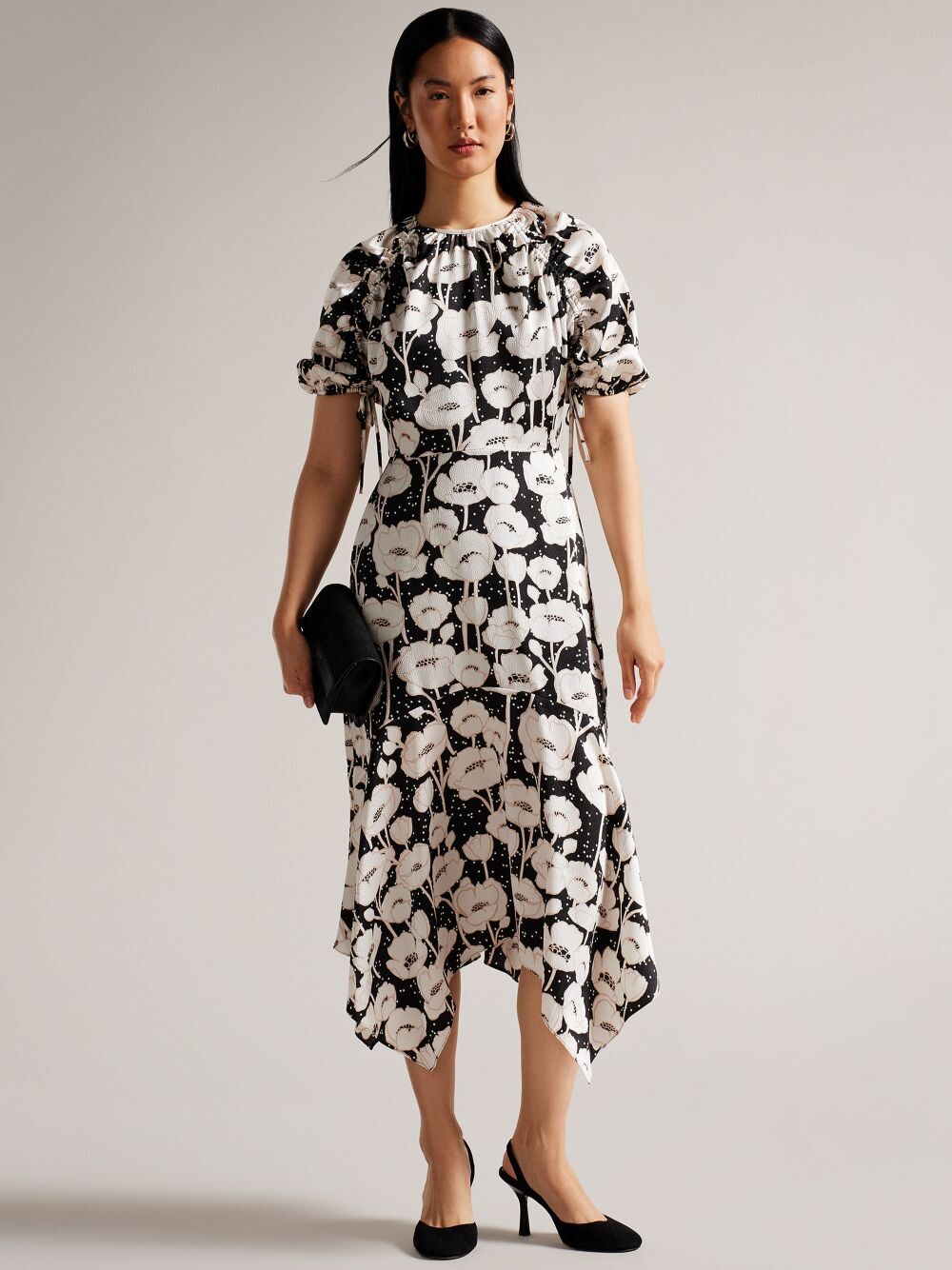 

Платье миди с пышными рукавами и цветочным принтом Ted Baker Abriee, черное