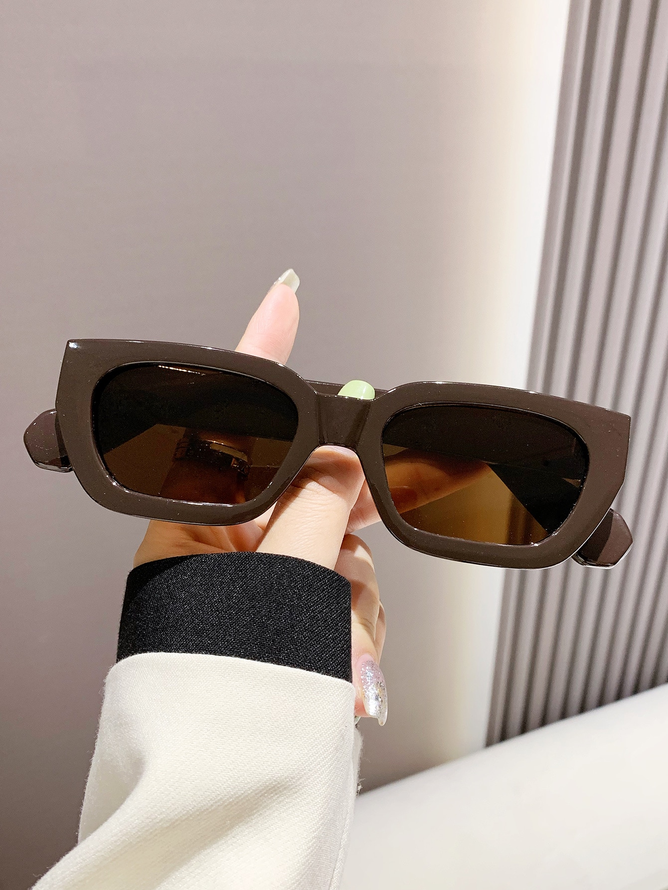 1 шт. Женские модные декоративные пластиковые солнцезащитные очки квадратной формы