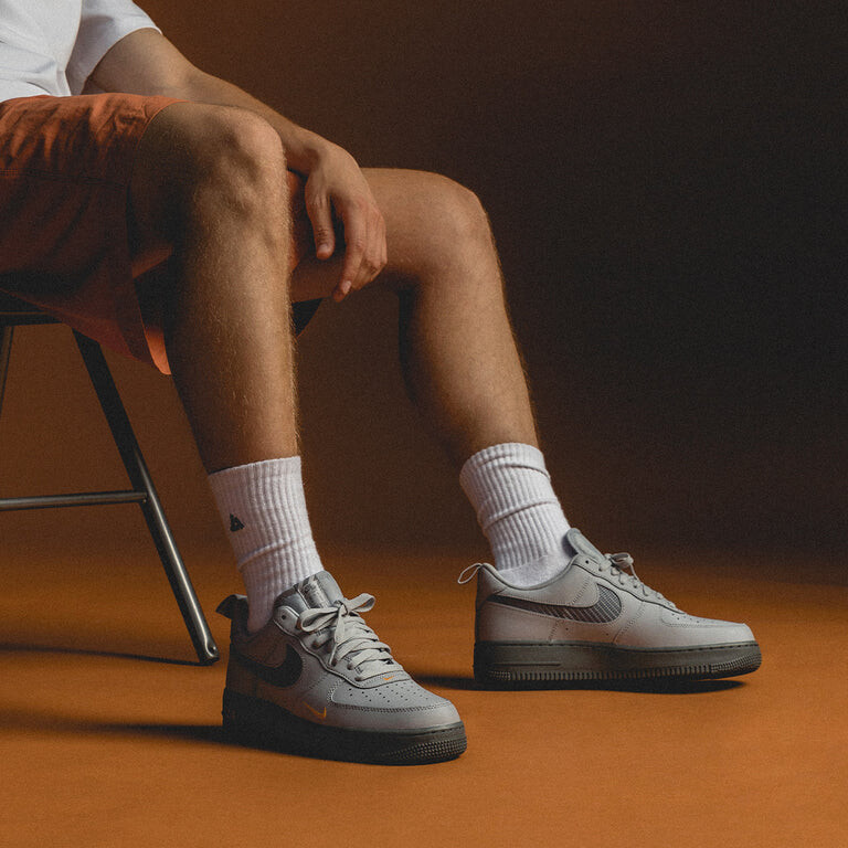 

Кроссовки Air Force 1 '07 Lv8 J22 Nike, серый