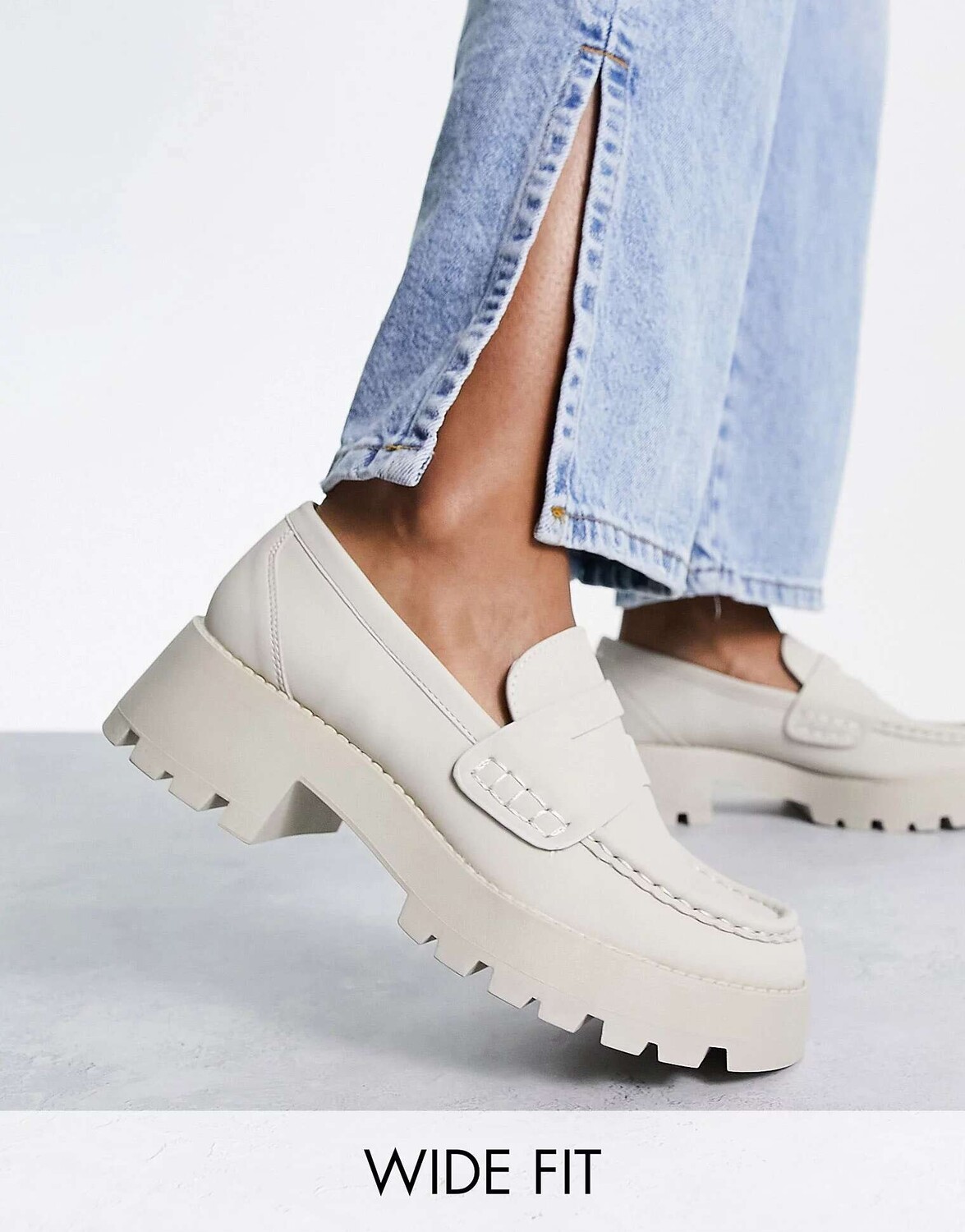 

Бежевые массивные лоферы широкого кроя Pull&Bear