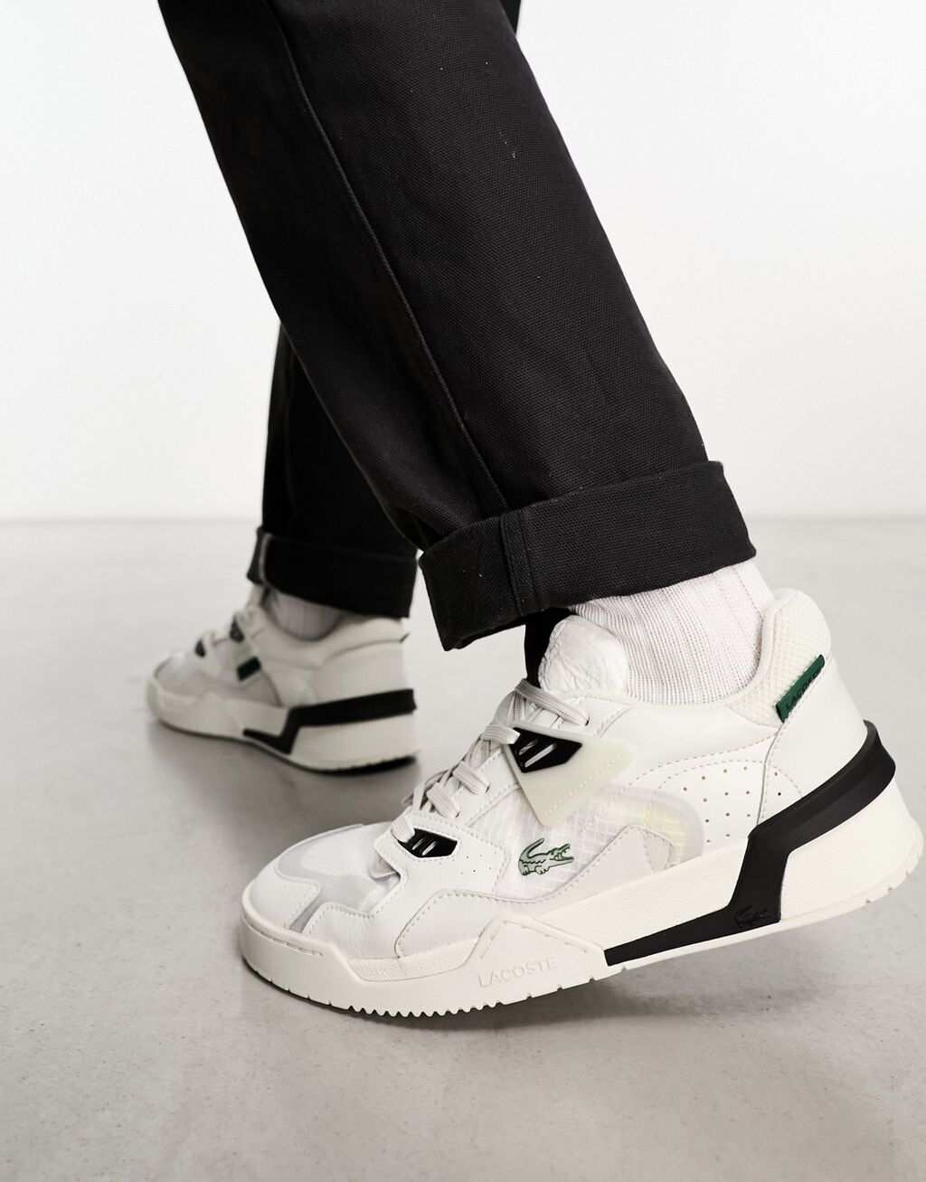 

Белые кроссовки Lacoste Lt 125