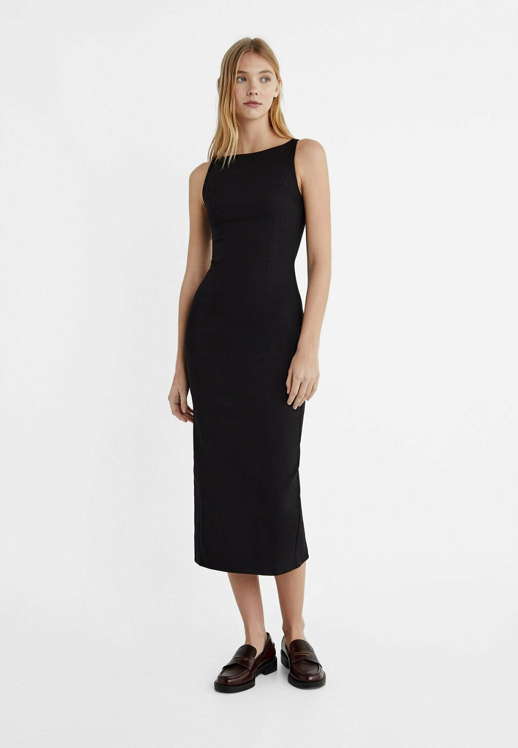 

Платье-футляр FITTED MIDI Stradivarius, цвет black