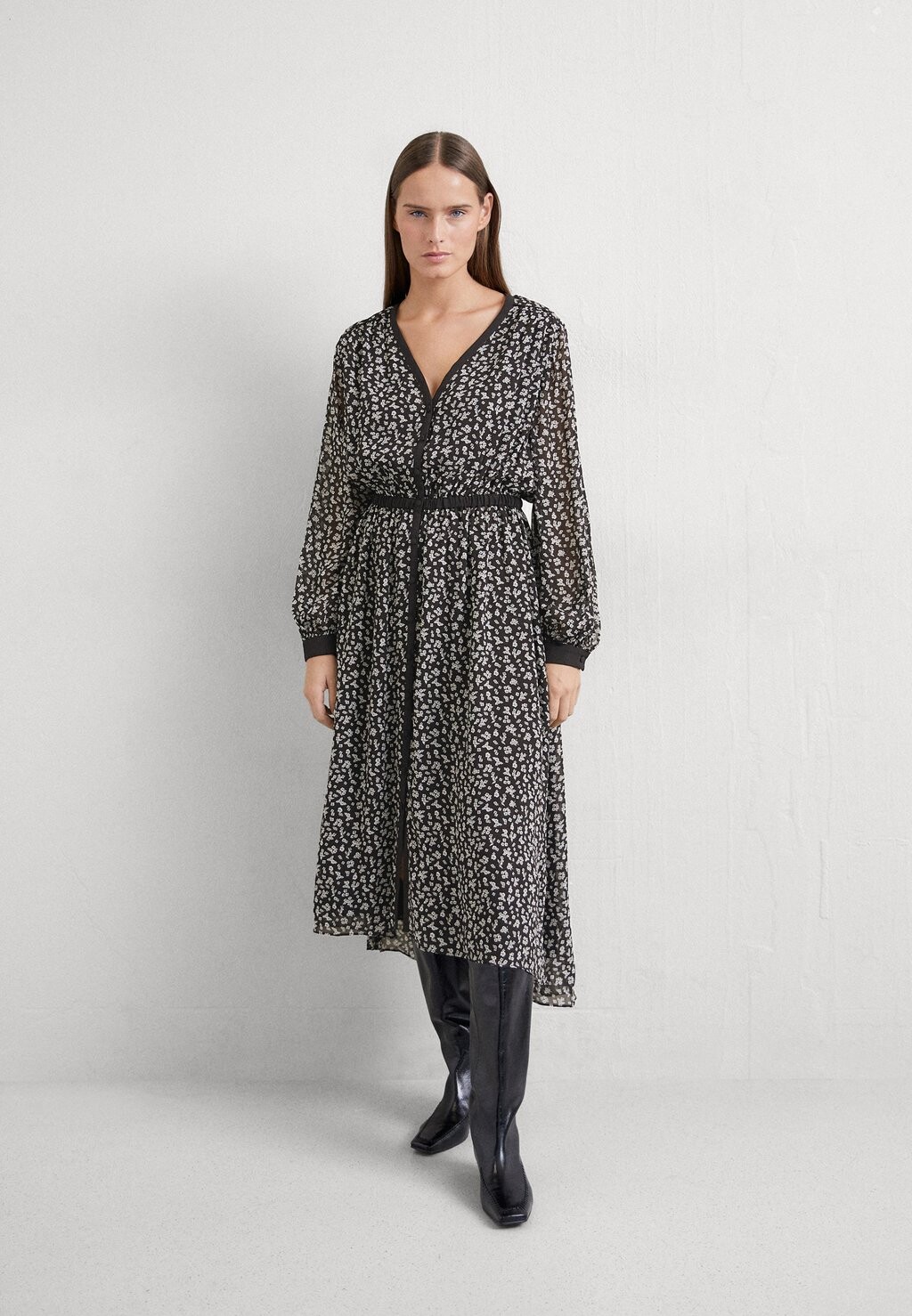 

Летнее платье Robe The Kooples, цвет black/ecru