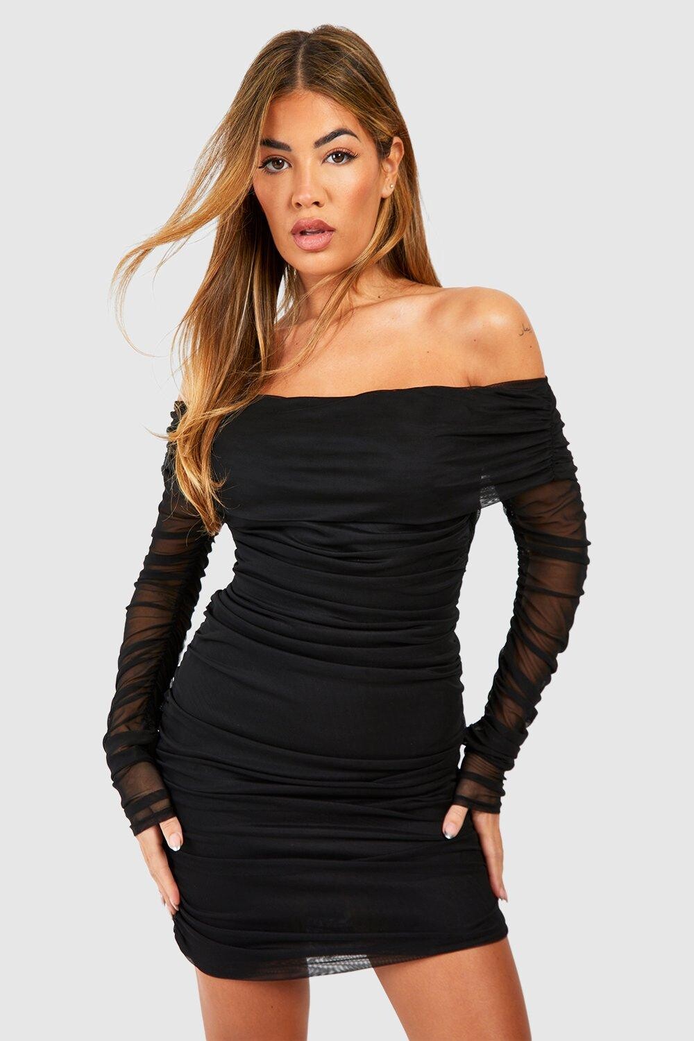 

Мини-платье со сборками и открытыми плечами boohoo, черный