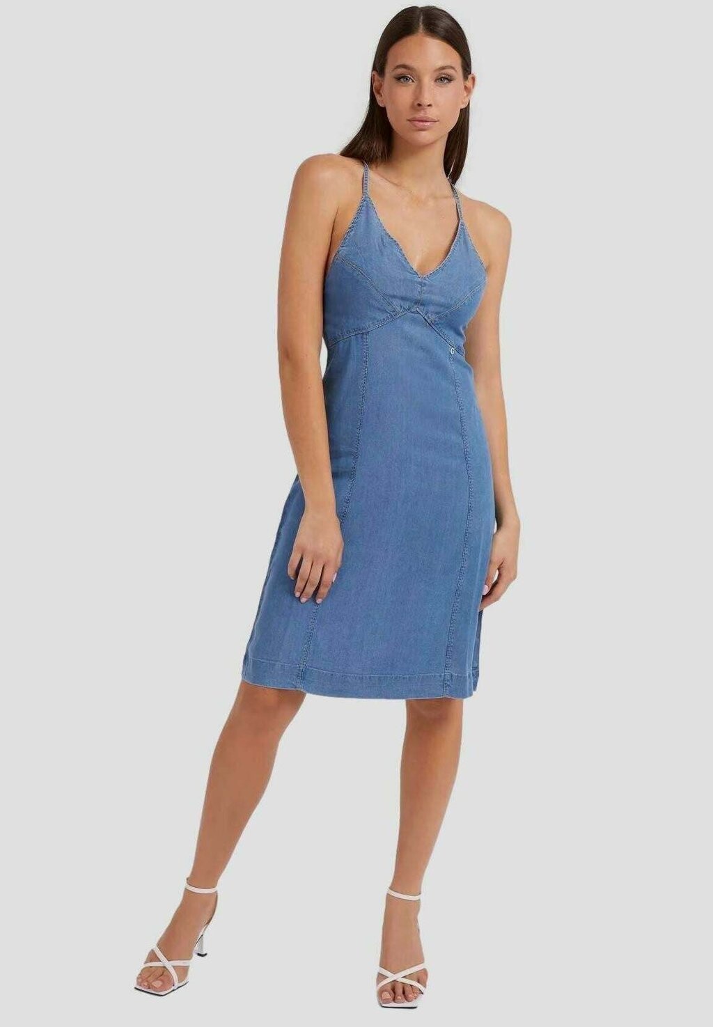 

Джинсовое платье Guess