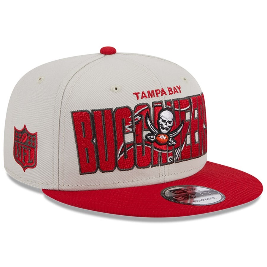 

Бейсболка New Era Tampa Bay Buccaneers, серый