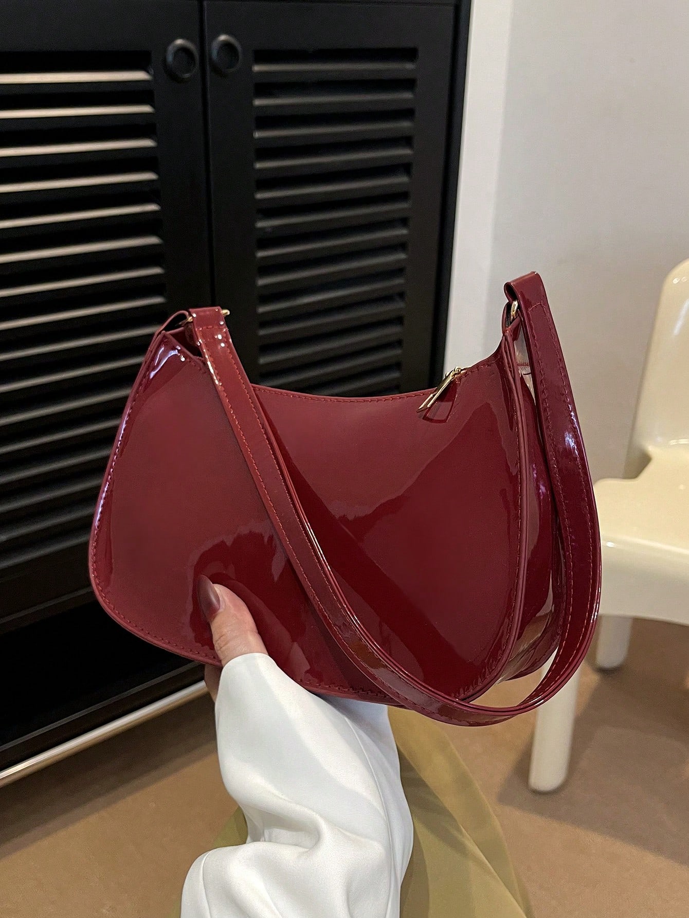 Однотонная минималистичная легкая сумка через плечо, бургундия цена и фото
