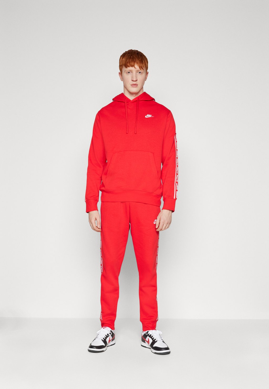 Спортивный костюм CLUB SUIT Nike Sportswear, цвет university red/white