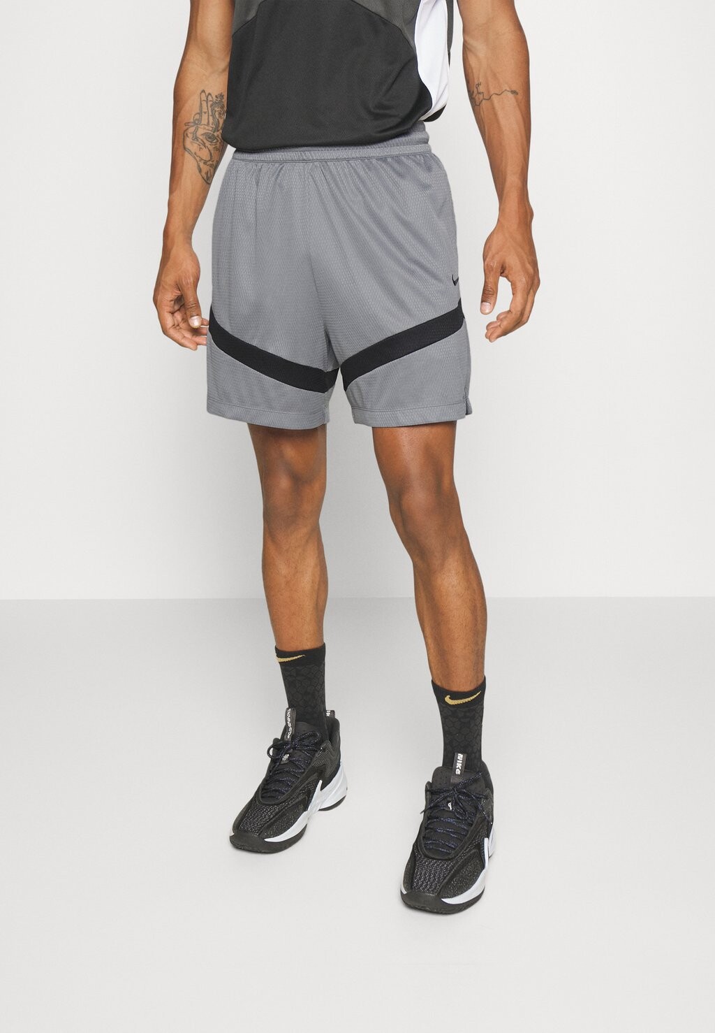 

Спортивные шорты Nike