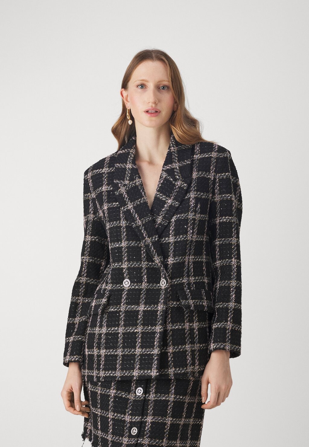 

Короткое пальто AZOLLABBGRANDE BLAZER Bruuns Bazaar, черный