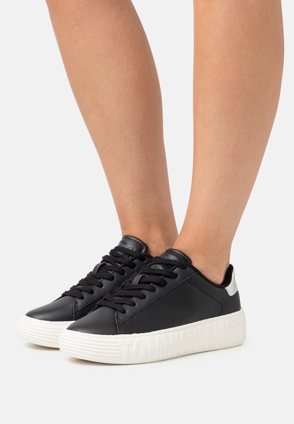 

Кроссовки Tommy Jeans New Cupsole, черный/белый