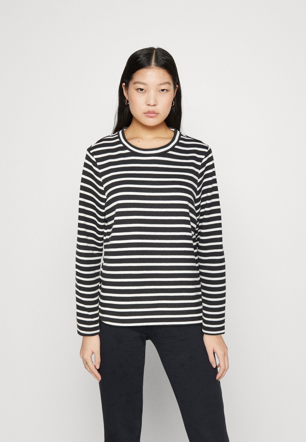

Толстовка Vero Moda, черный