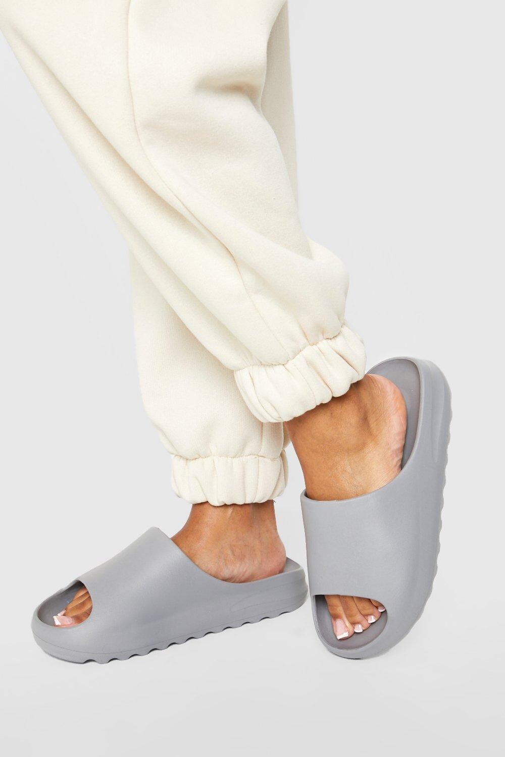 

Массивные слайдеры boohoo, серый