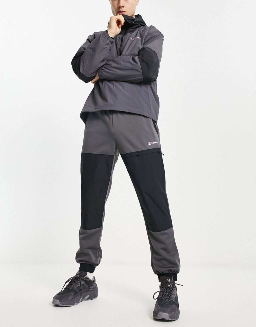 

Черные джоггеры с вставками Berghaus Reacon