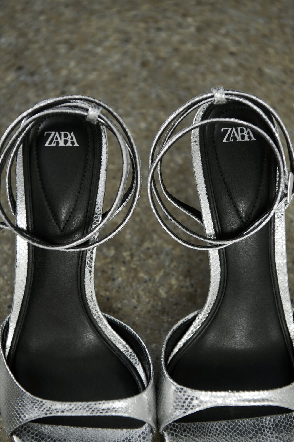 

Босоножки с ремнями на ноги Zara, серебро
