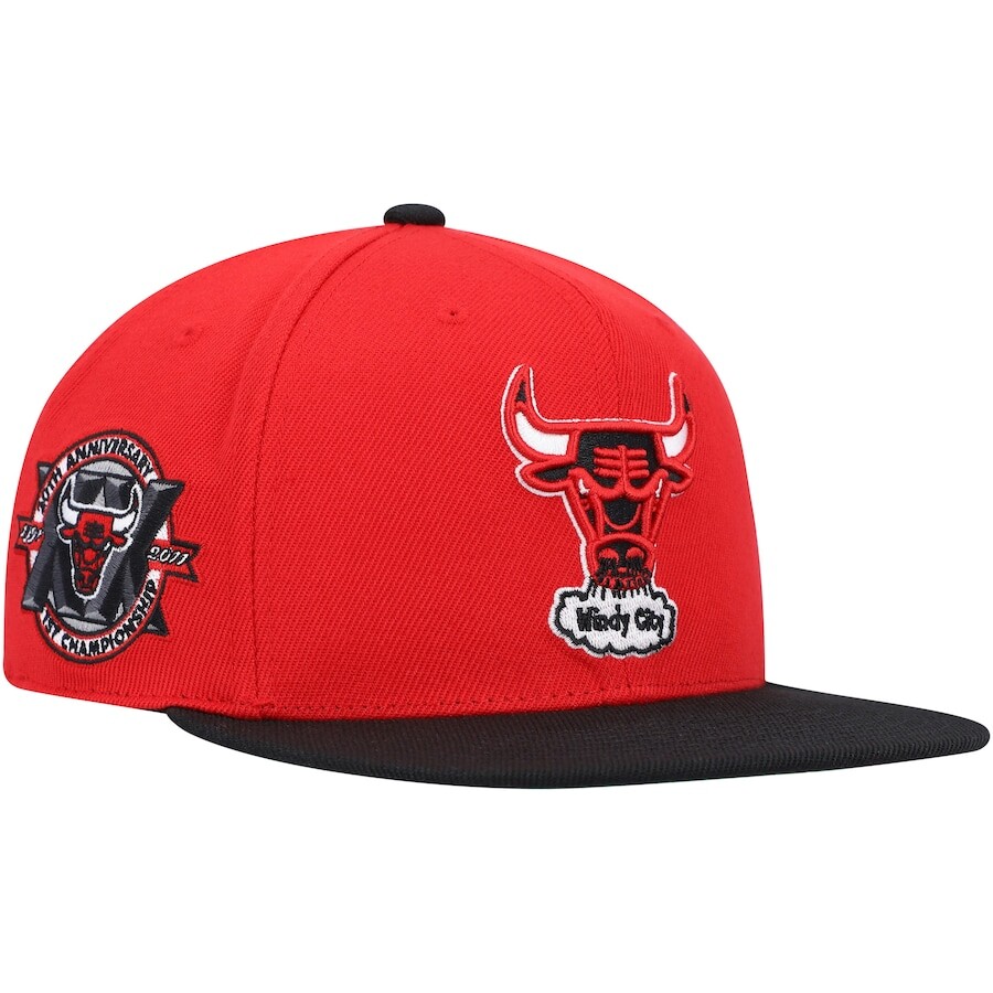 

Бейсболка Mitchell & Ness Chicago Bulls, красный