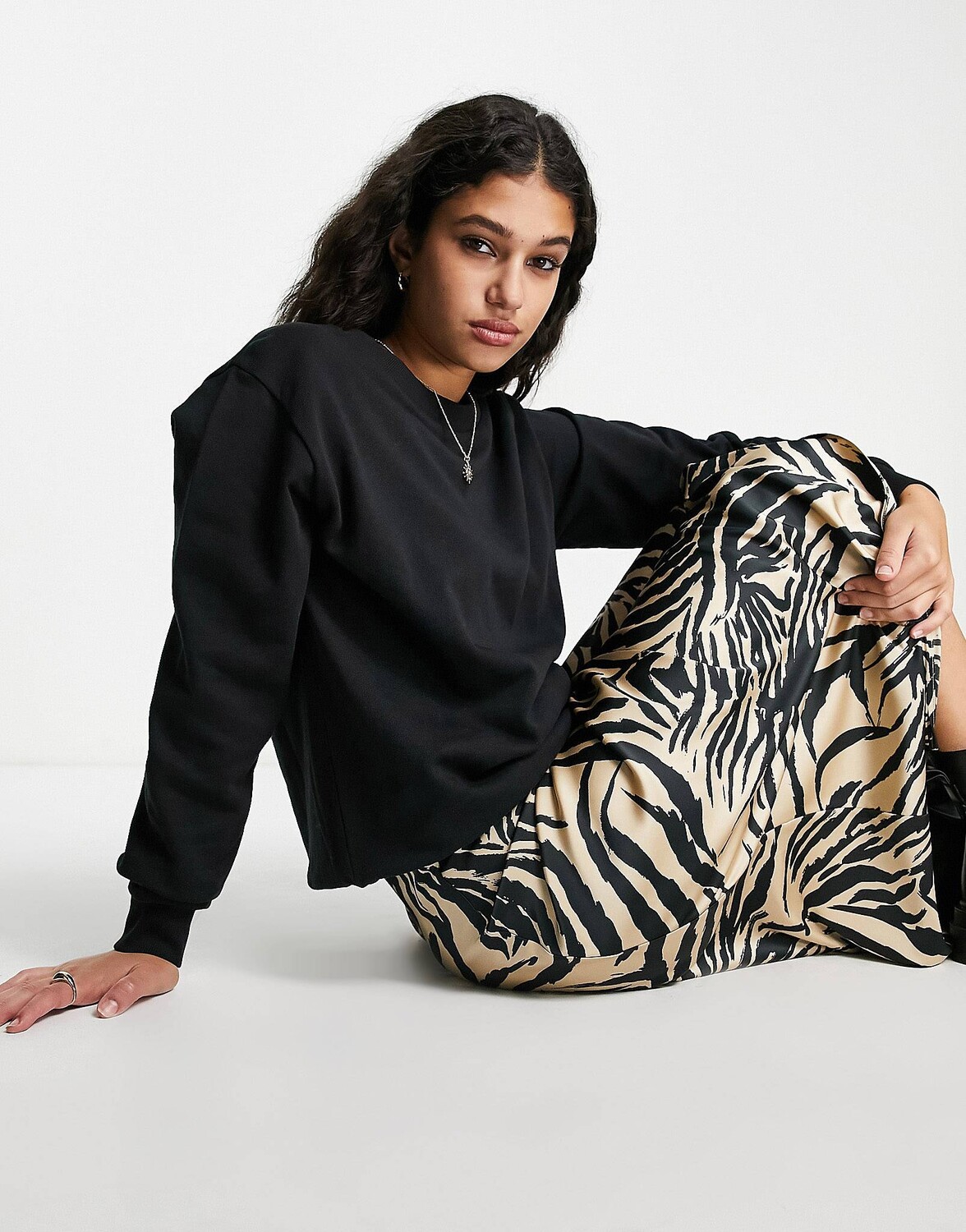 

Черная узкая толстовка ASOS DESIGN, Черный