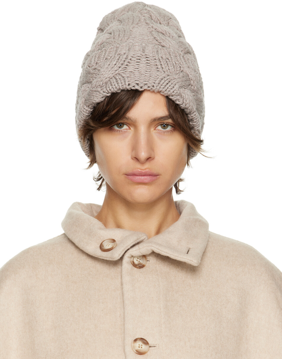 

Серая шапка Дина Max Mara