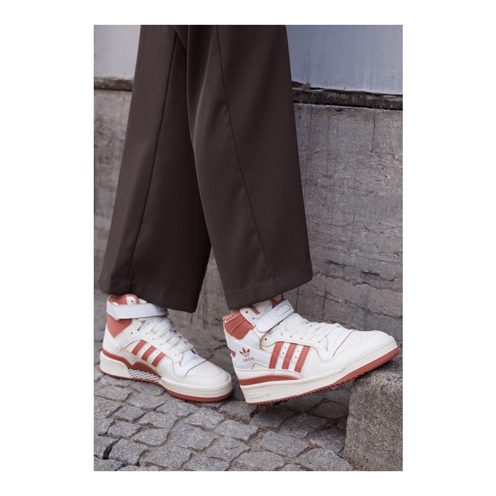 

Кроссовки Adidas Originals Forum , off white/magic earth