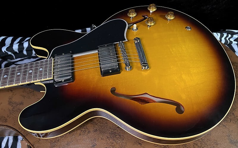 

Электрогитара 2023 Gibson Custom Shop 1959 ES-335 Reissue - Vintage Burst - Authorized Dealer - 7.9 lbs - G01822