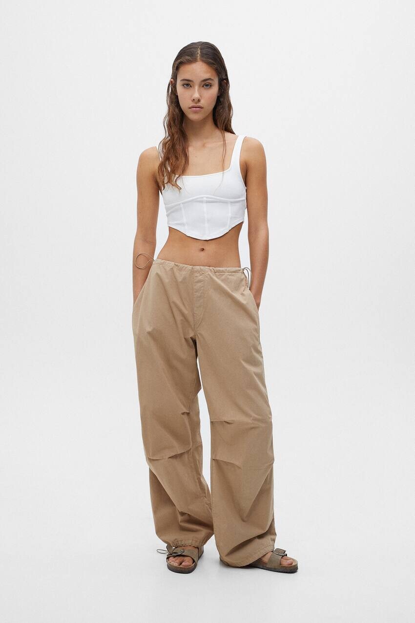 

Брюки-парашюты свободного кроя Pull&Bear