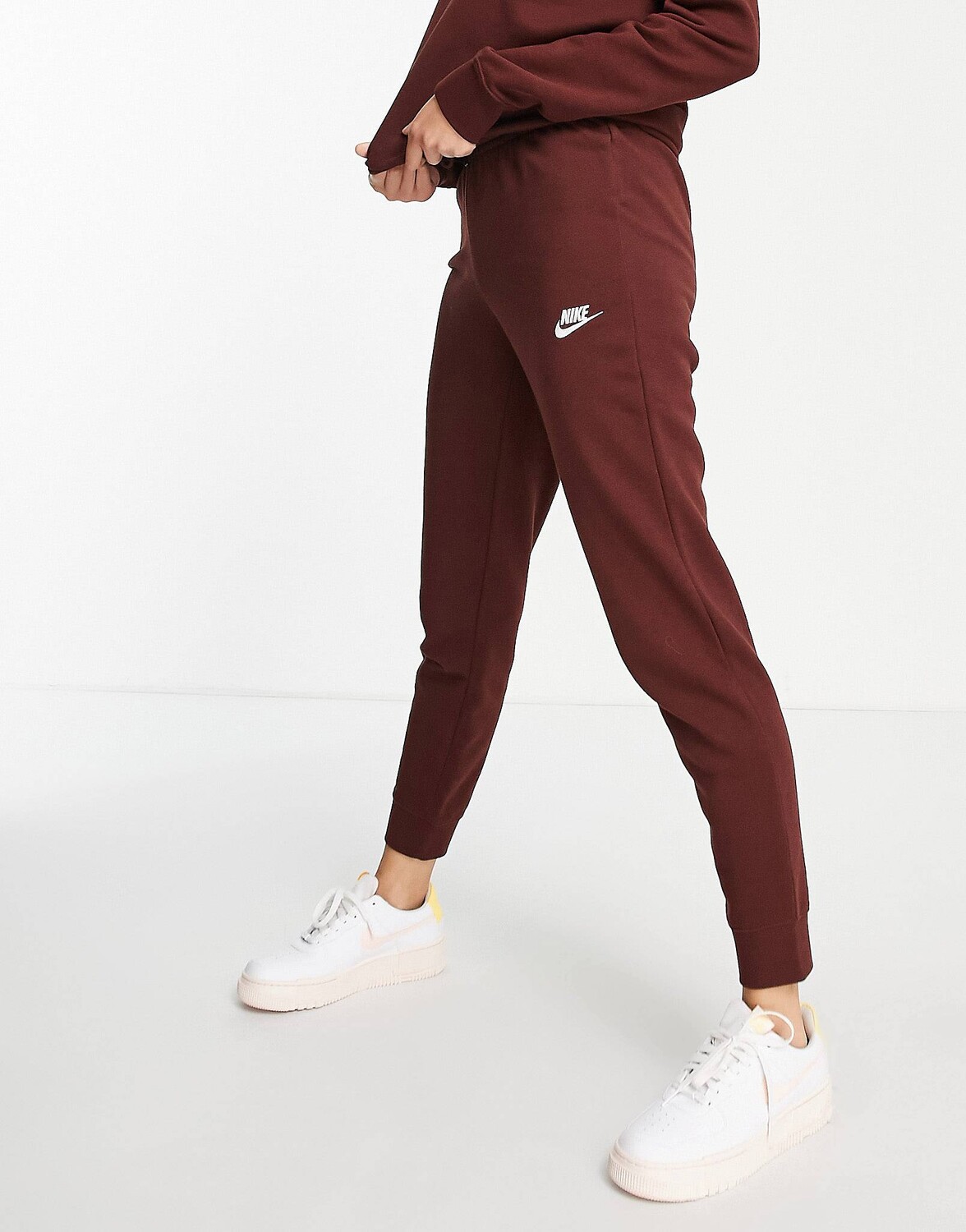 

Бордовые флисовые джоггеры стандартного кроя Nike Essential, Красный
