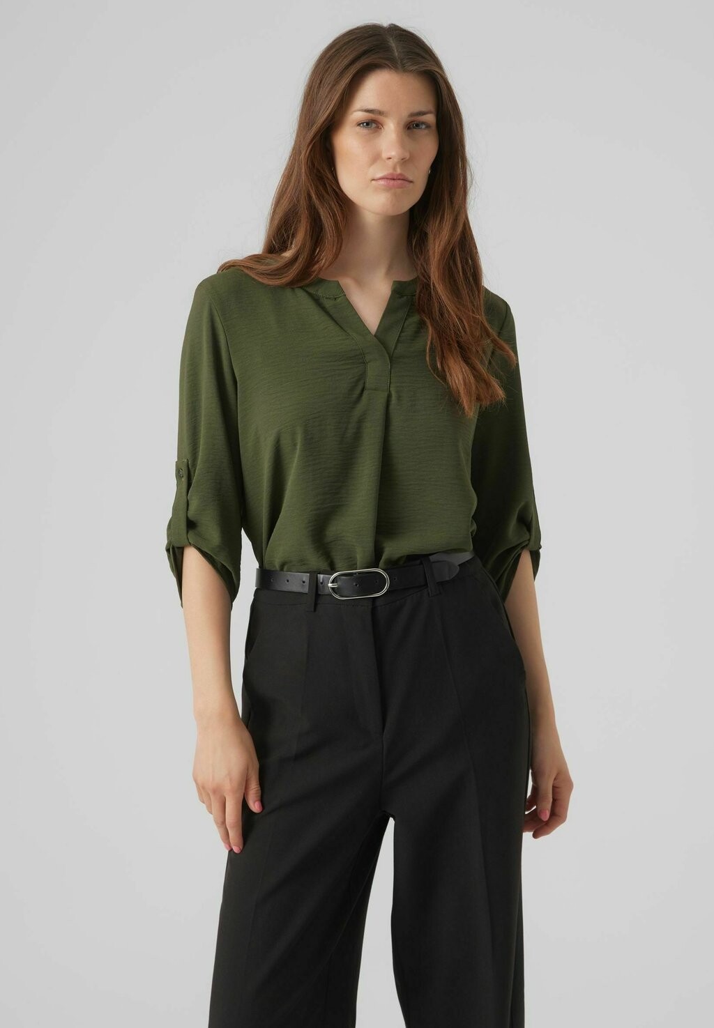 

Блузка Vero Moda с V-образным вырезом и рукавами 3/4, зеленый