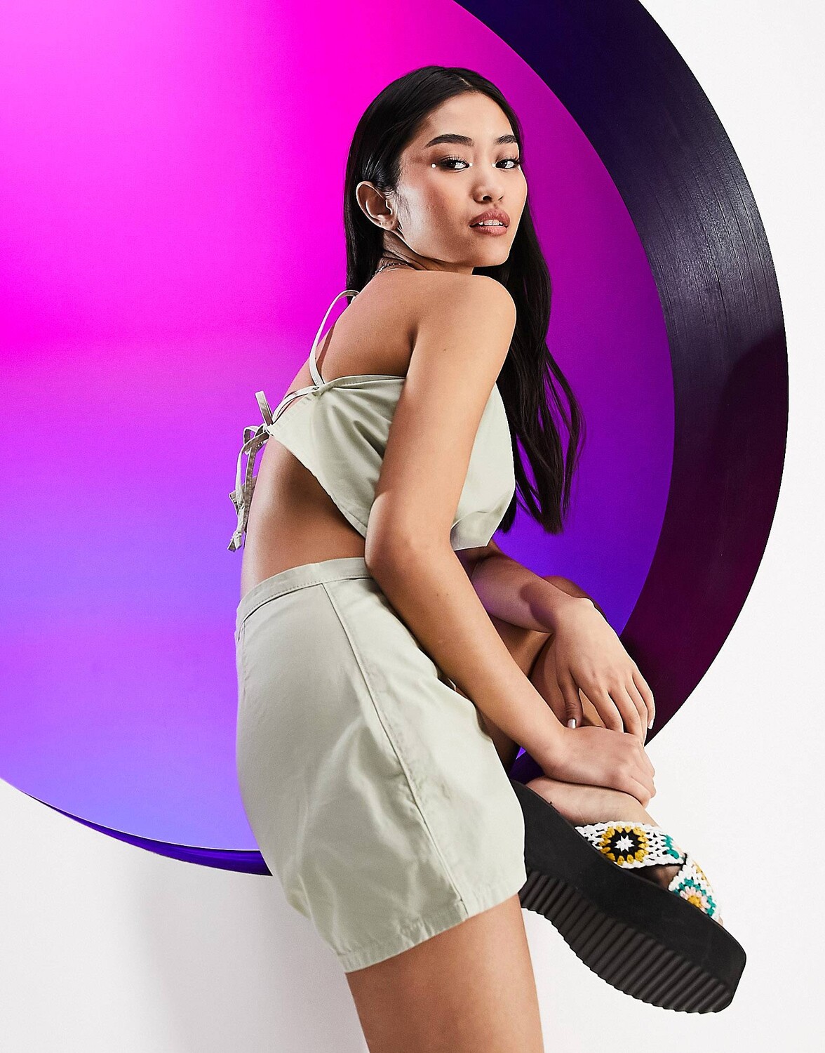 

Многофункциональное платье 2 в 1 ASOS DESIGN Circular Design в сочетании с шортами и топом цвета шалфея
