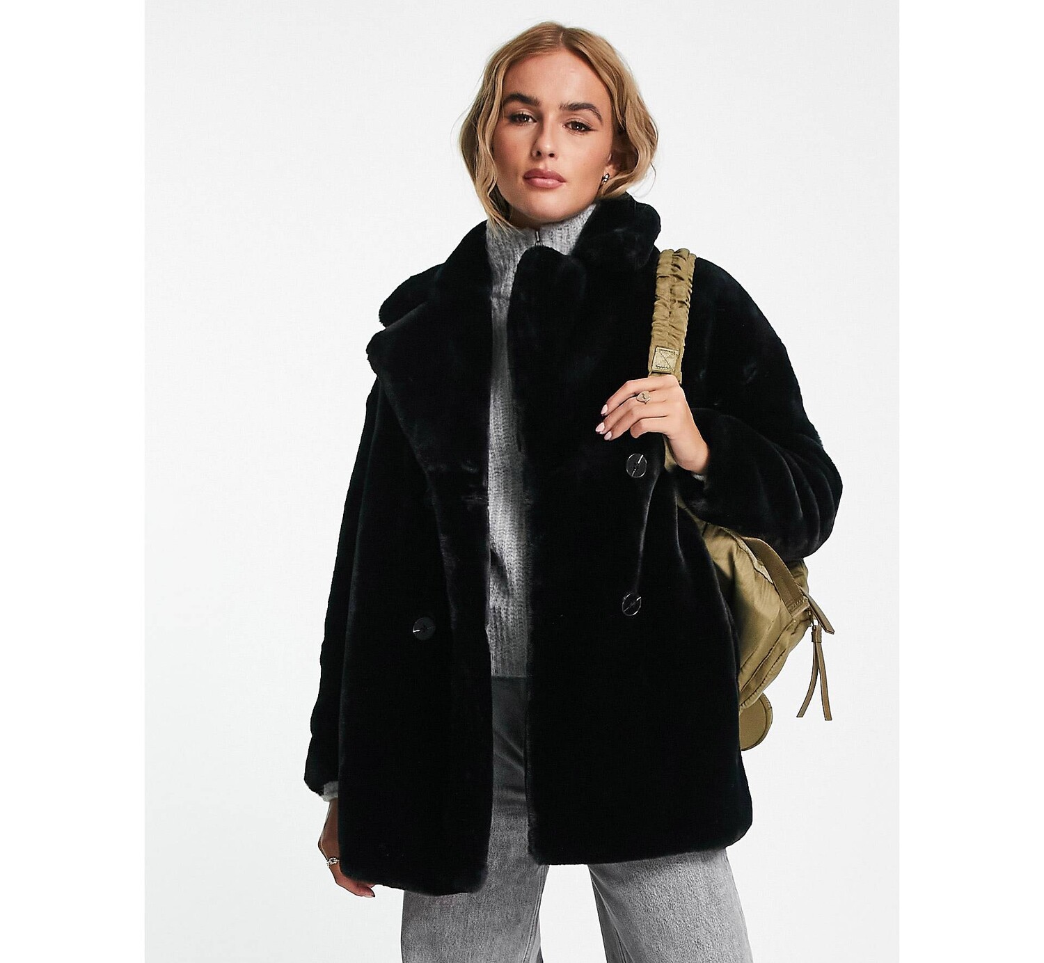 

Меховое пальто Stradivarius Oversized Faux, черный