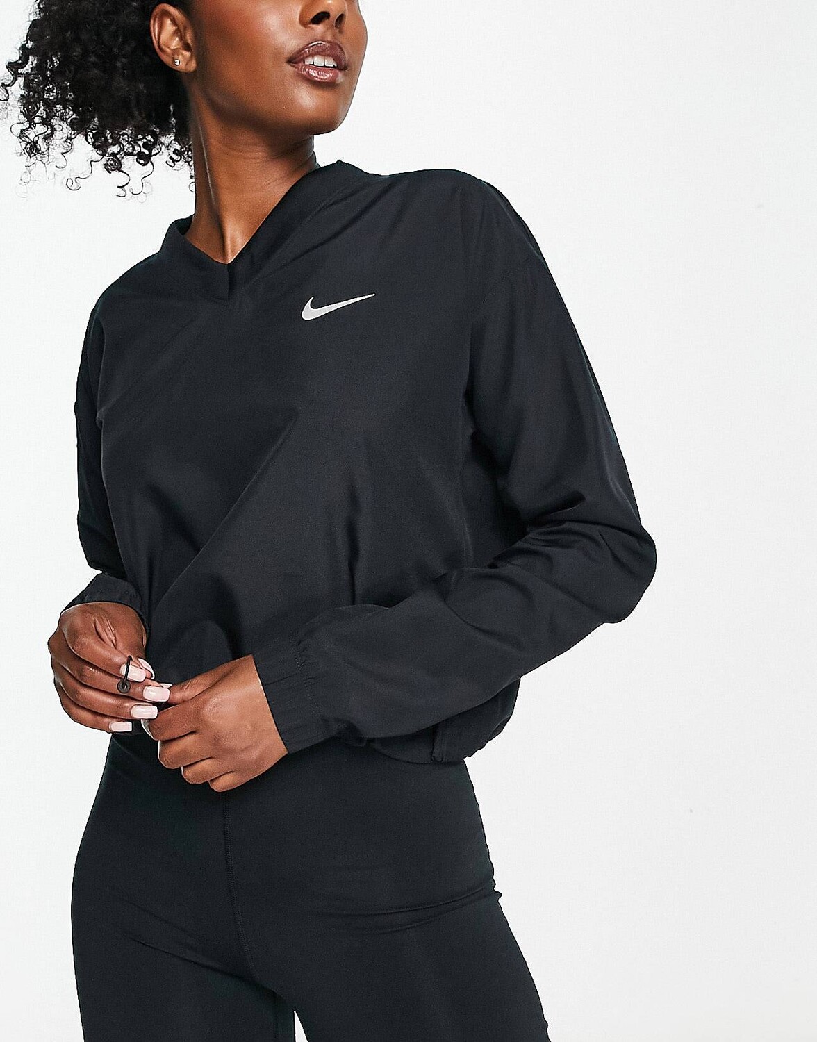 

Черная верхняя куртка Nike Running Swoosh