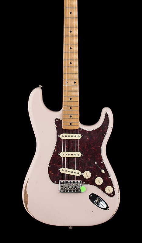 

Stratocaster 60-х Fender Limited Edition Road Worn Stratocaster — Shell Pink #20450 Limited Edition Road Worn '60s Stratocaster