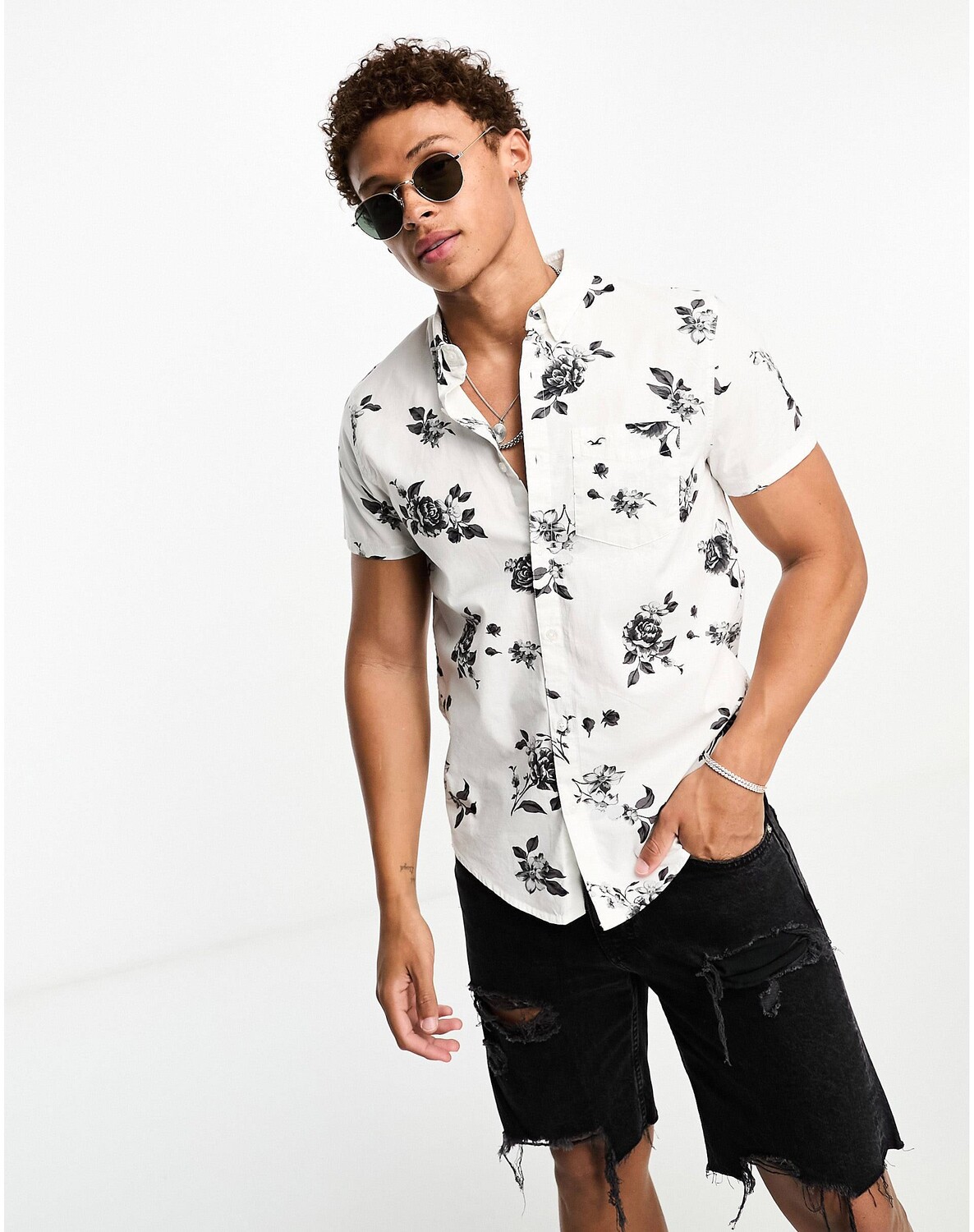 

Белая рубашка с коротким рукавом с цветочным принтом Hollister
