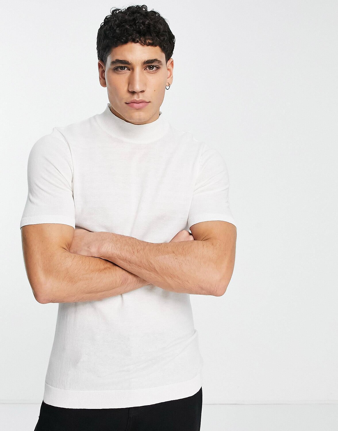 

Белая приталенная футболка с высоким воротником ASOS DESIGN