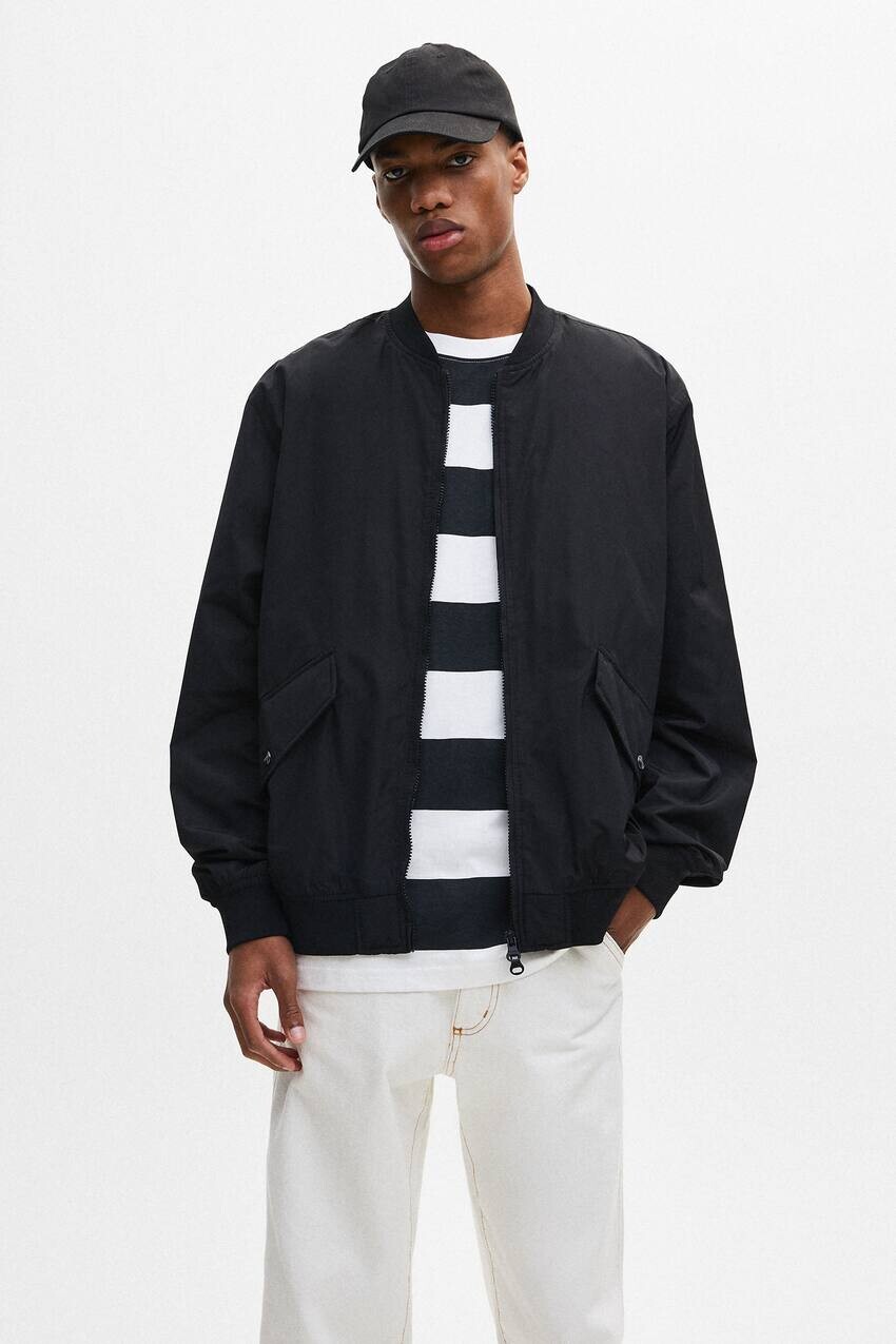 

Базовая легкая куртка-бомбер Pull&Bear, черный