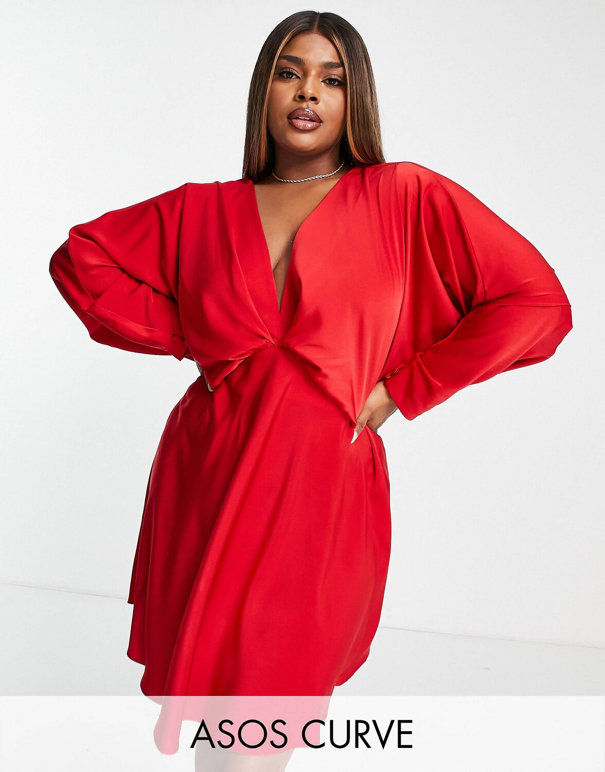 

Красное атласное мини-платье с косой юбкой и завязками на спине ASOS DESIGN Curve Curve, Красный