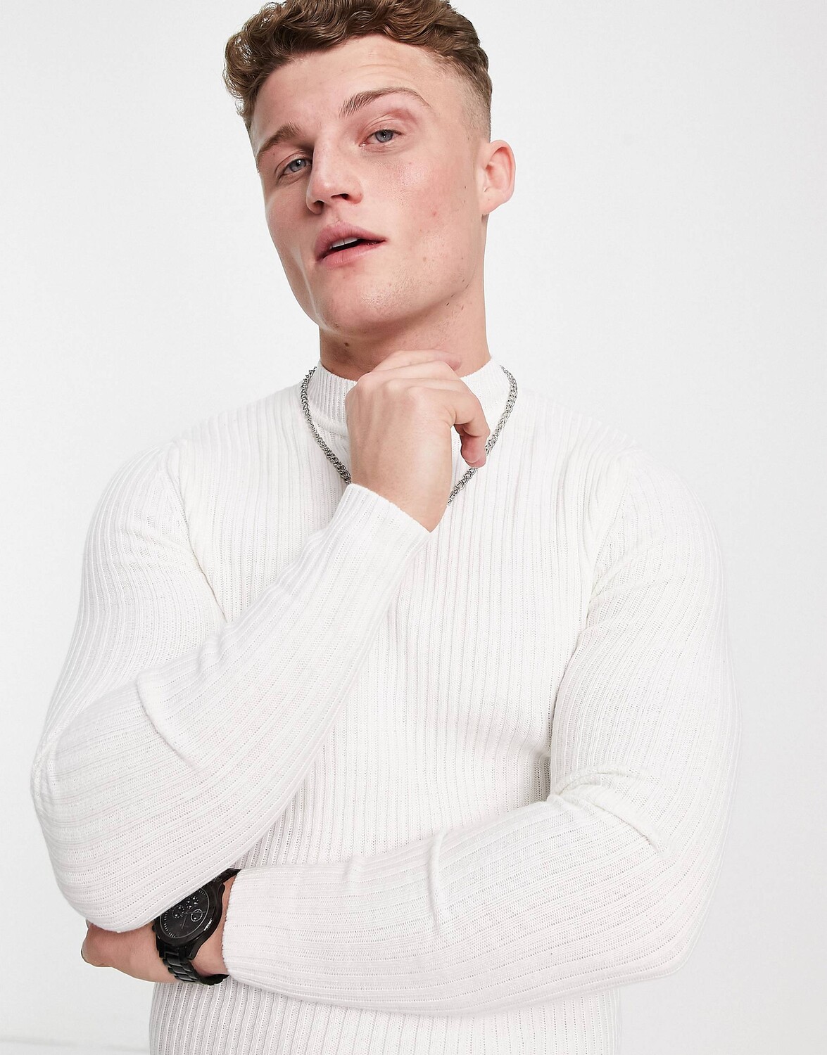 

Белый трикотажный джемпер в рубчик с высоким воротником ASOS DESIGN